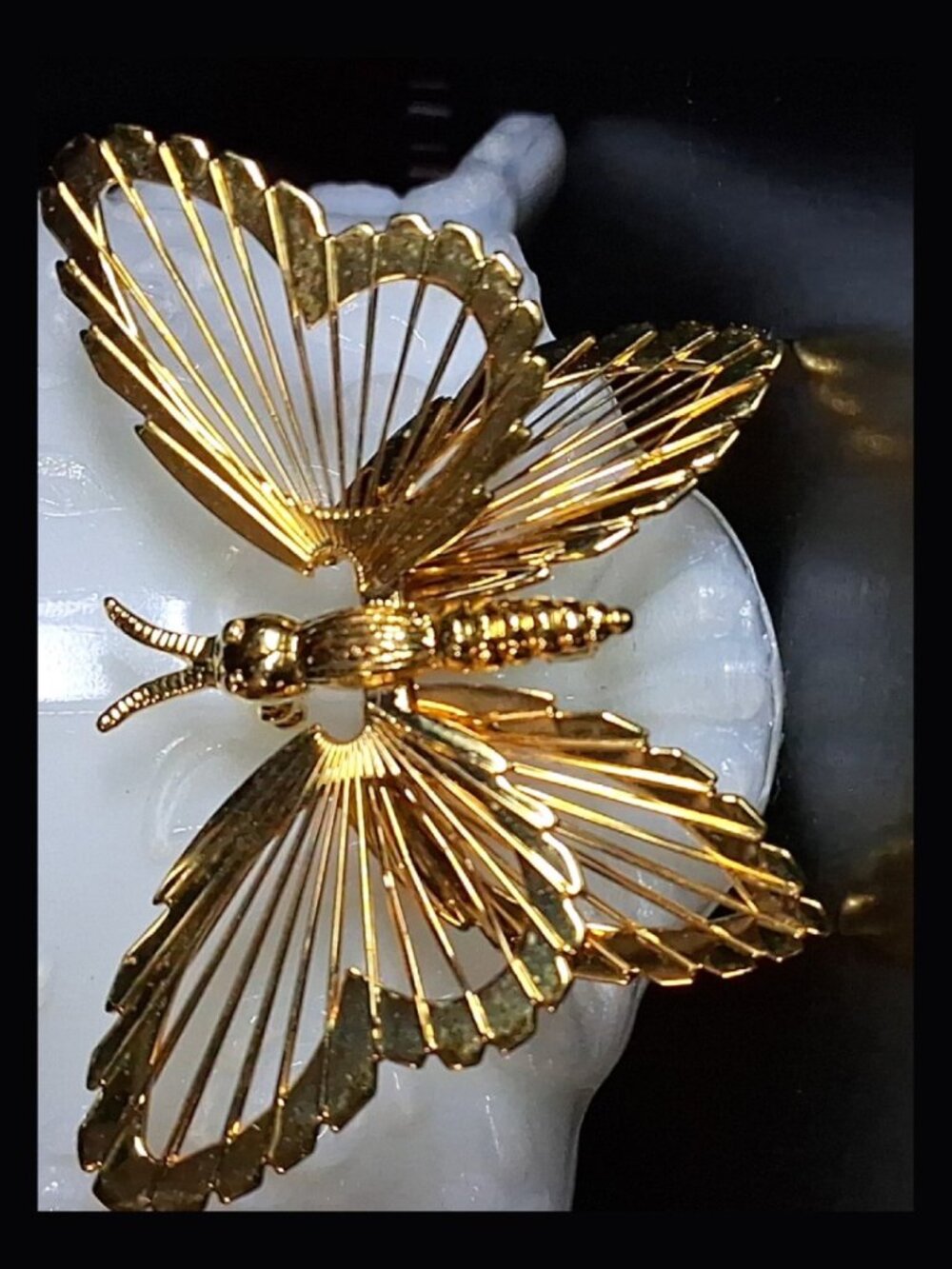 Monet Vintage 1960s Gold Tone Wire Filigree Butterfly Brooch Costume Jewelry Pin